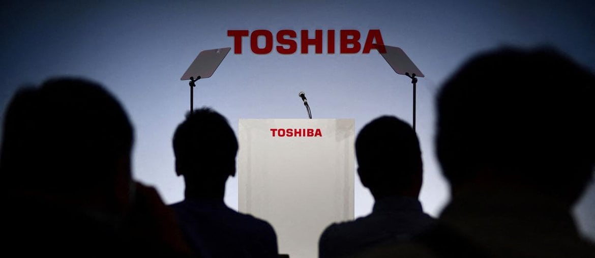 Chủ tịch Toshiba bị loại bỏ, ngày tàn của đế chế Toshiba