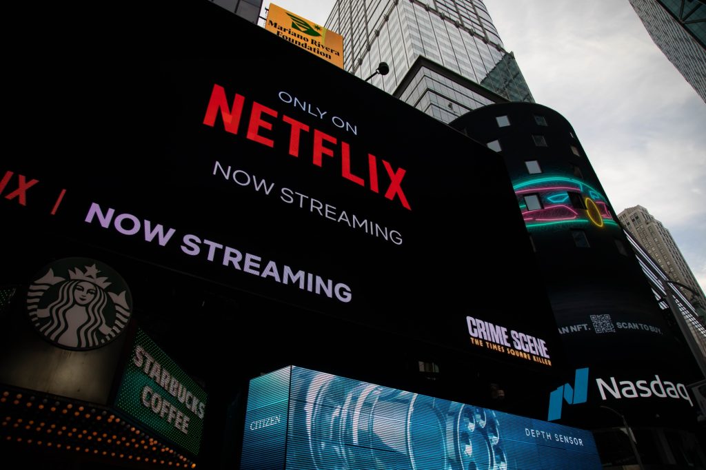 Cổ phiếu Netflix sụt giảm nhưng không sụp đổ sau BCTC gây thất vọng
